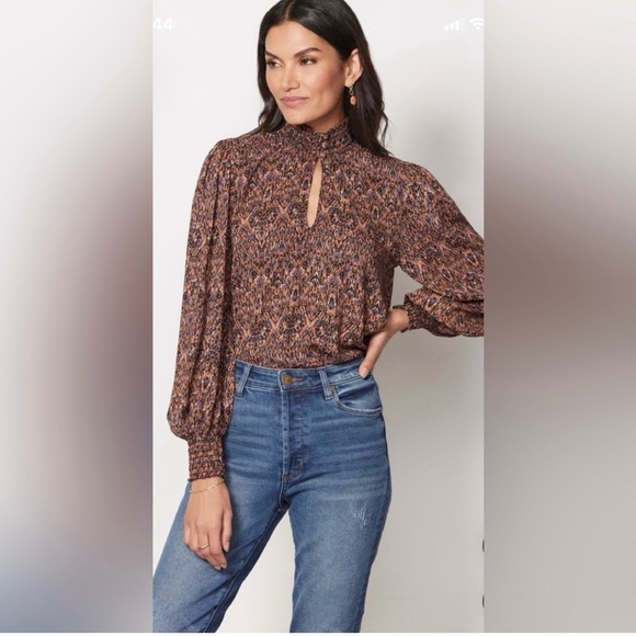 Evereve Hollis smocked high neck abstract print blouse size XL - Picture 1 of 8